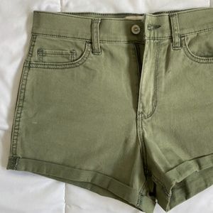 NWT Olive High-Rise Hollister Shorts